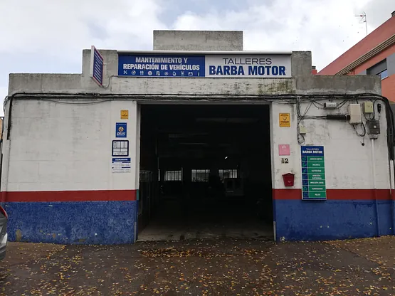 Talleres Barba Motor reparando parte inferior de vehiculo